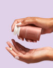 modellbild Age Reverse Hydrafirm Moisturizer från exuviance