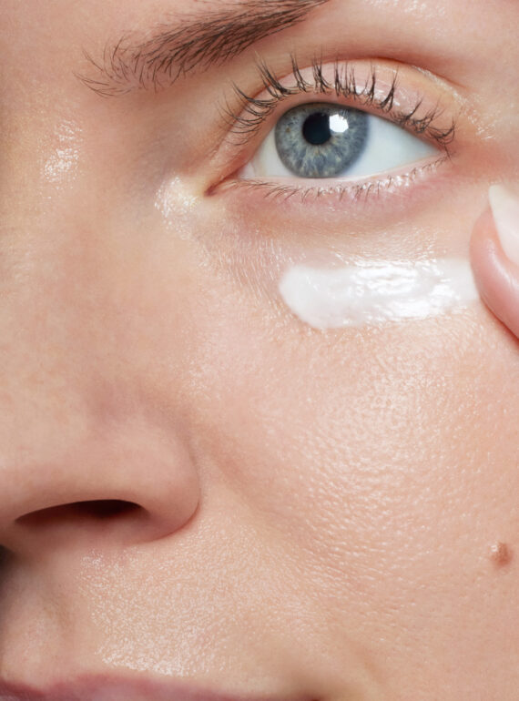 23_0130_SKC_PDP22_EYE_BALM10